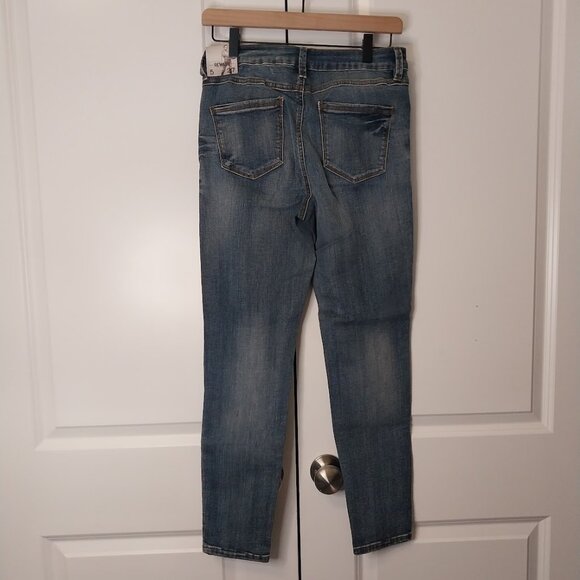 Tilly's Rewash Metro Mid-Rise Jeans - Picture 6 of 8